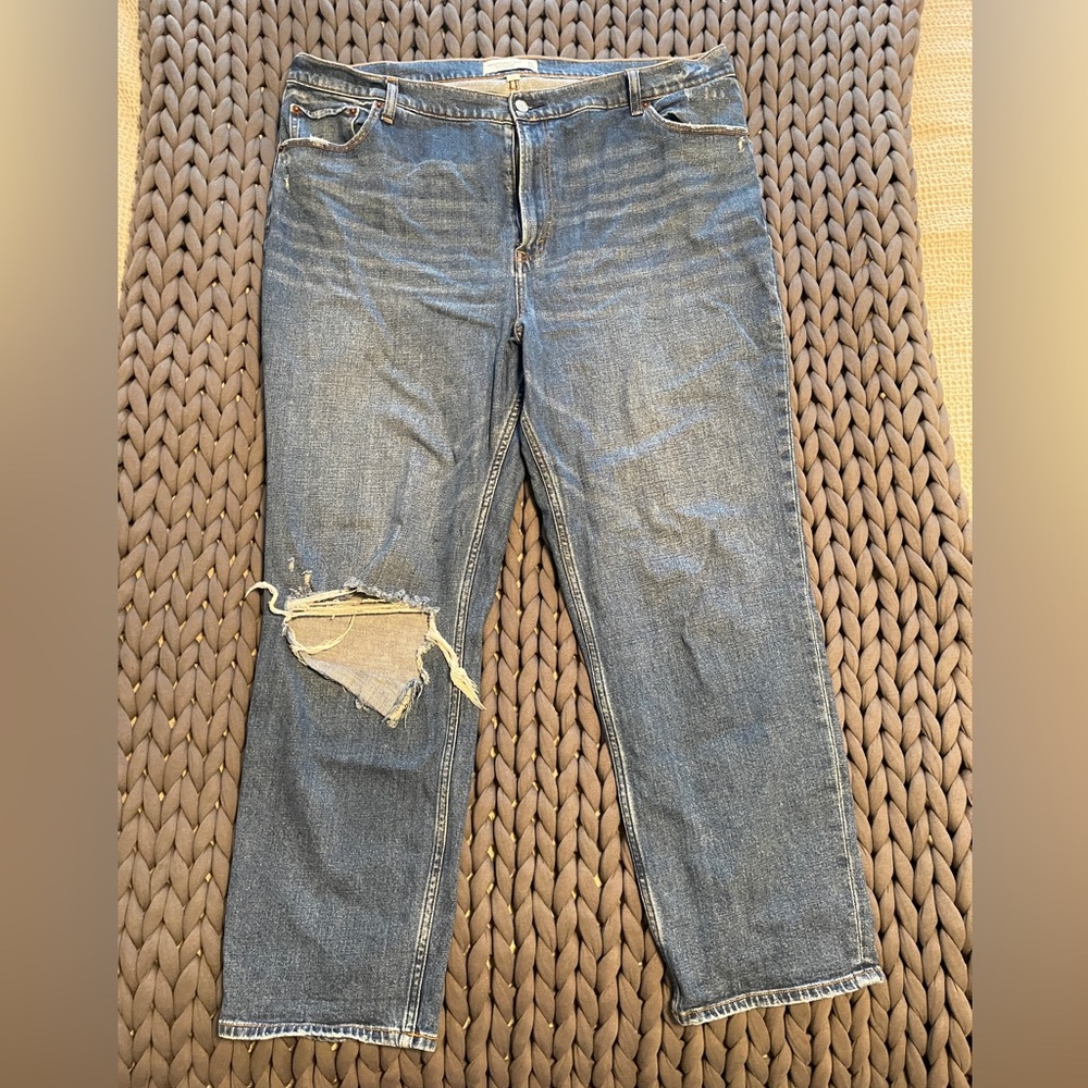 Abercrombie Curve Love Ultra High
Rise Ankle Straight Jean
